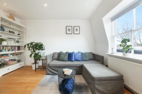 Hyde Park Haven, up to 6 Sleeps by KeyHol Short Let